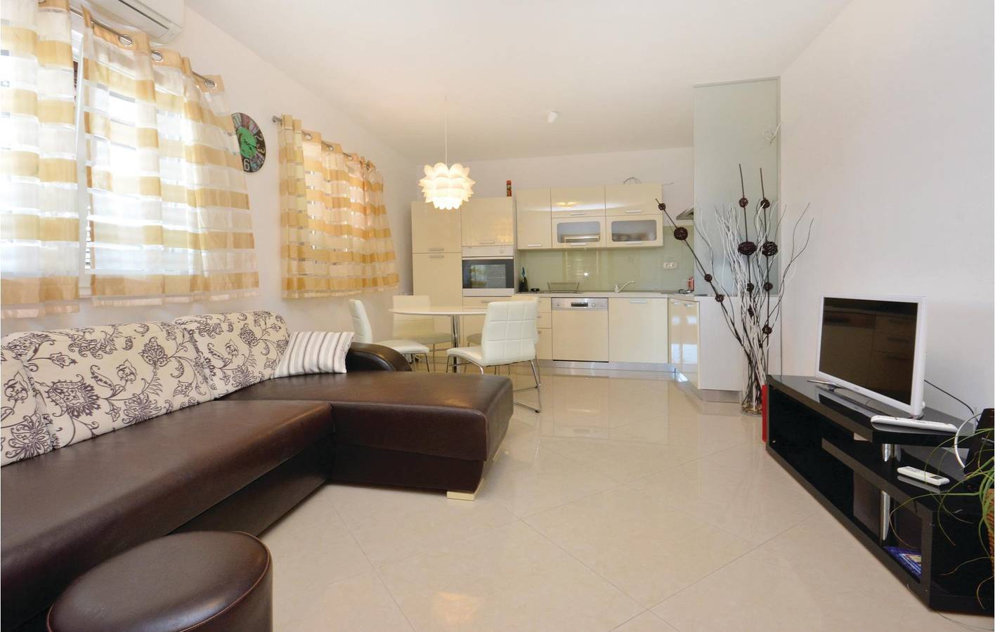 Ferienhaus für 16 Personen mit Terrasse in Kastel Novi, Kaštela