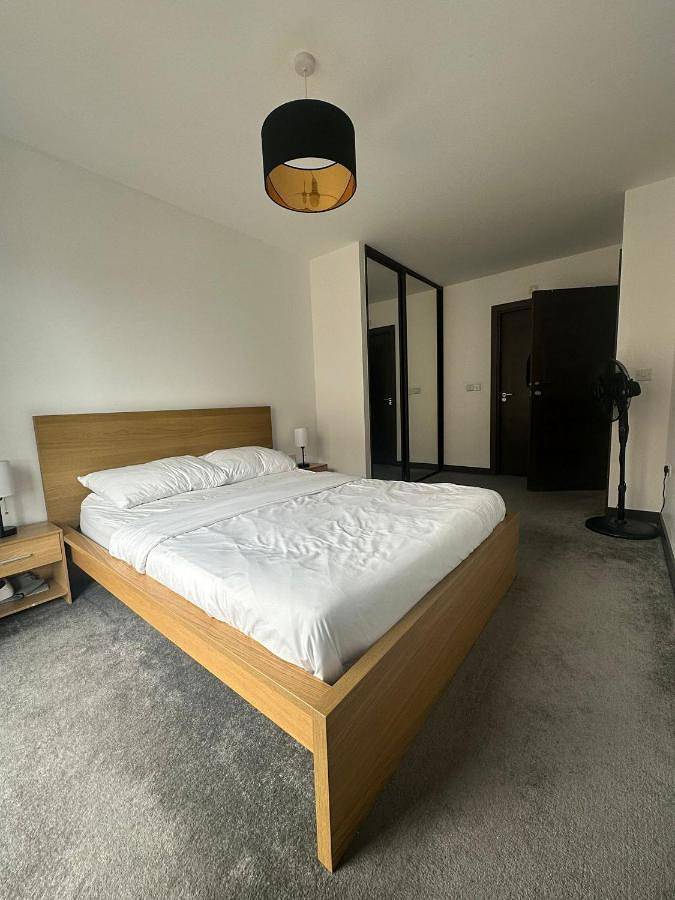 Entire apartment, Two-Bedroom Apartment with Balcony in Dartford, Kent