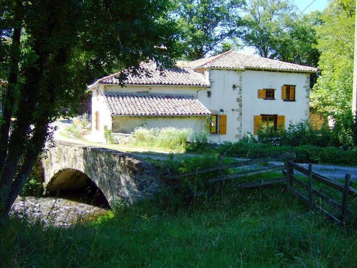 Gîte pour 9 personnes, avec sauna et terrasse, animaux acceptés à Saint-Pierre-le-Vieux (Saône-et-Loire)