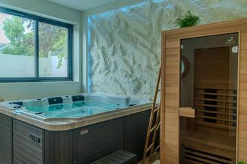 Gîte pour 4 personnes, avec jacuzzi ainsi que sauna et terrasse à Reims