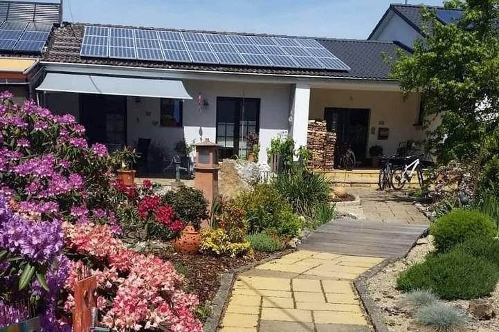 Ferienwohnung für 6 Personen, mit Terrasse und Garten sowie Sauna