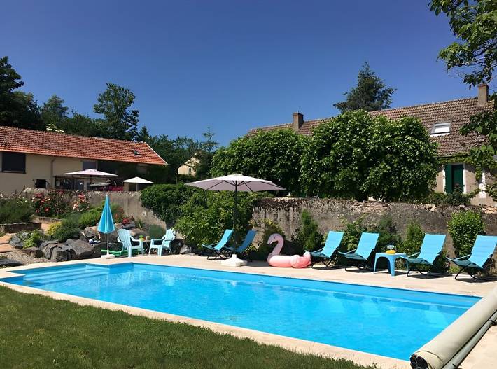 Gîte pour 10 personnes, avec piscine et jardin à Uxeau