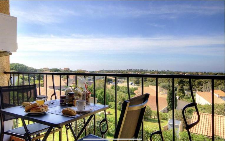 Gîte pour 3 personnes, avec vue et terrasse dans Gare du Club Med Cocody - 3