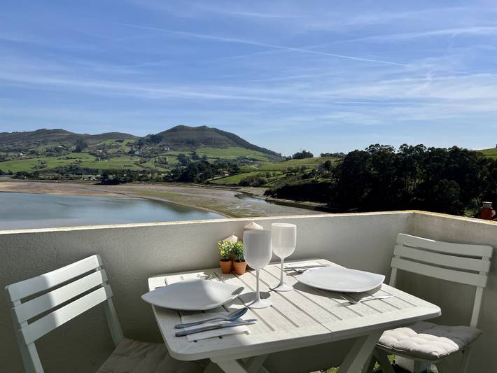 Apartamento para 2 personas, con Vistas al mar además de Balcón/Terraza y Jardín en Mogro