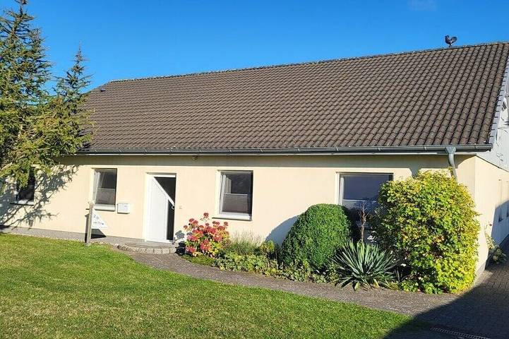 Ferienhaus für 8 Personen, mit Pool und Terrasse sowie Sauna in Bastorf