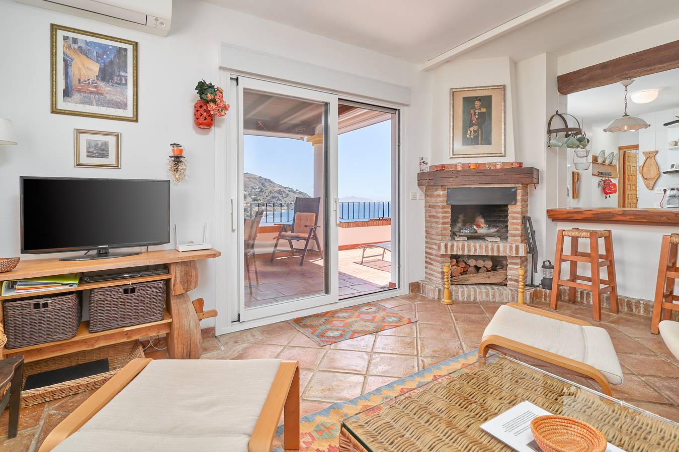 Entire apartment, Apartment 'Ap Tesorillo Primera Línea De Playa' with Sea View, Wi-Fi and Air Conditioning in Velilla-Taramay, Almuñecar