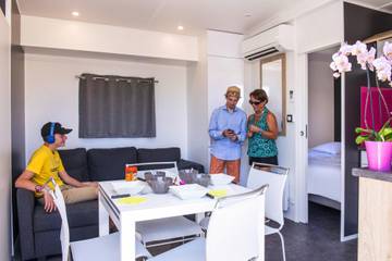 Camping pour 6 Personnes dans Vendres, Région de Béziers, Photo 2