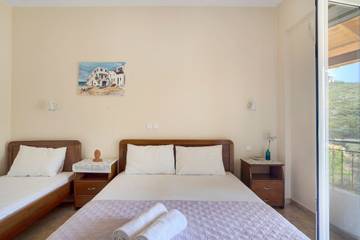 Vacation Rental for 3 People in Greece, Photo 4