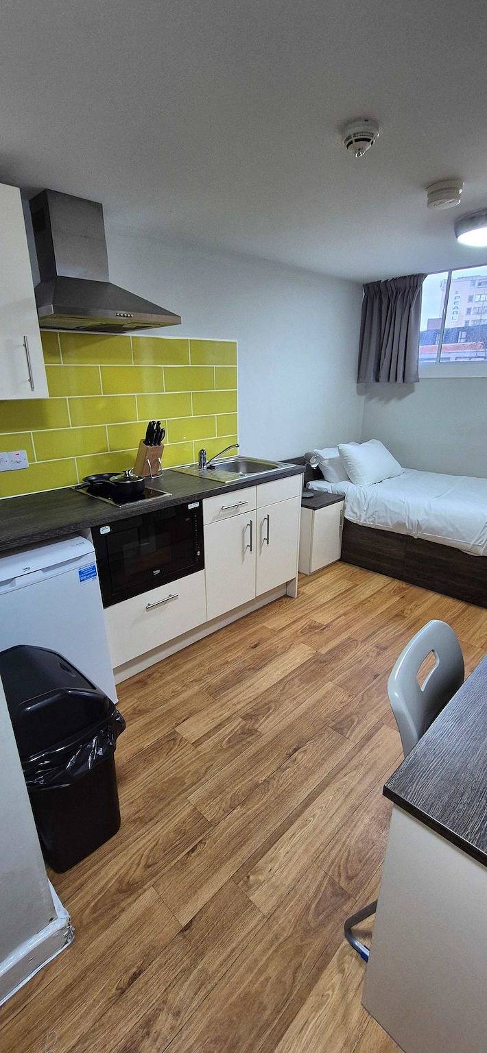 Entire studio, Modern Budget Single Studio in Central Nottingham in Nottingham, East Midlands