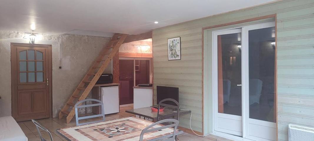 Location de vacances pour 2 personnes, avec jardin et vue à Gémozac - 4