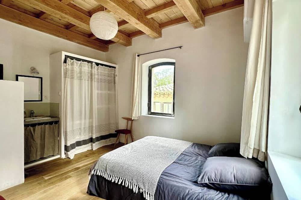 Uzès, listed Mazet, very nice view, air conditioning, shops on foot, secure swimming pool in Montaren-et-Saint-Médiers, Nimes und Umgebung