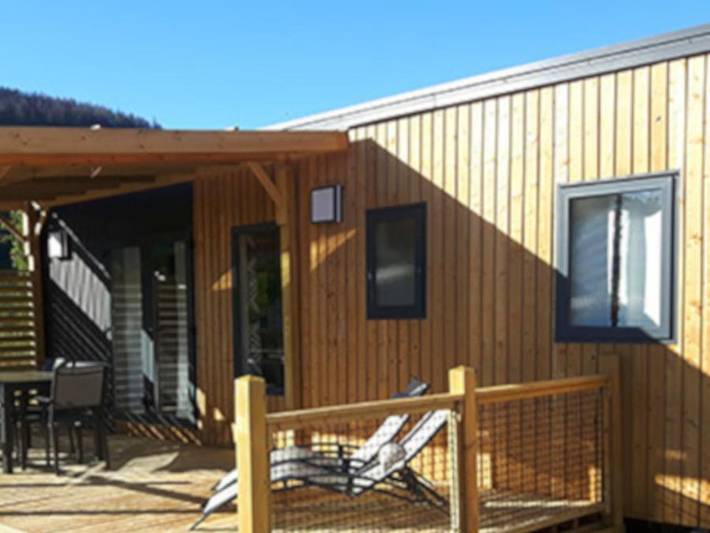 Flower Camping de l'Olivigne - Mobilheim 6 personen - Mobilheim Premium 38 m² 3 Zimmer + Terrasse 21m² + Tv + Lv + Klimaanlage + Plancha + 2 Bäder 6 Pers. in Bize-Minervois, Mittelmeerküste (Frankreich)