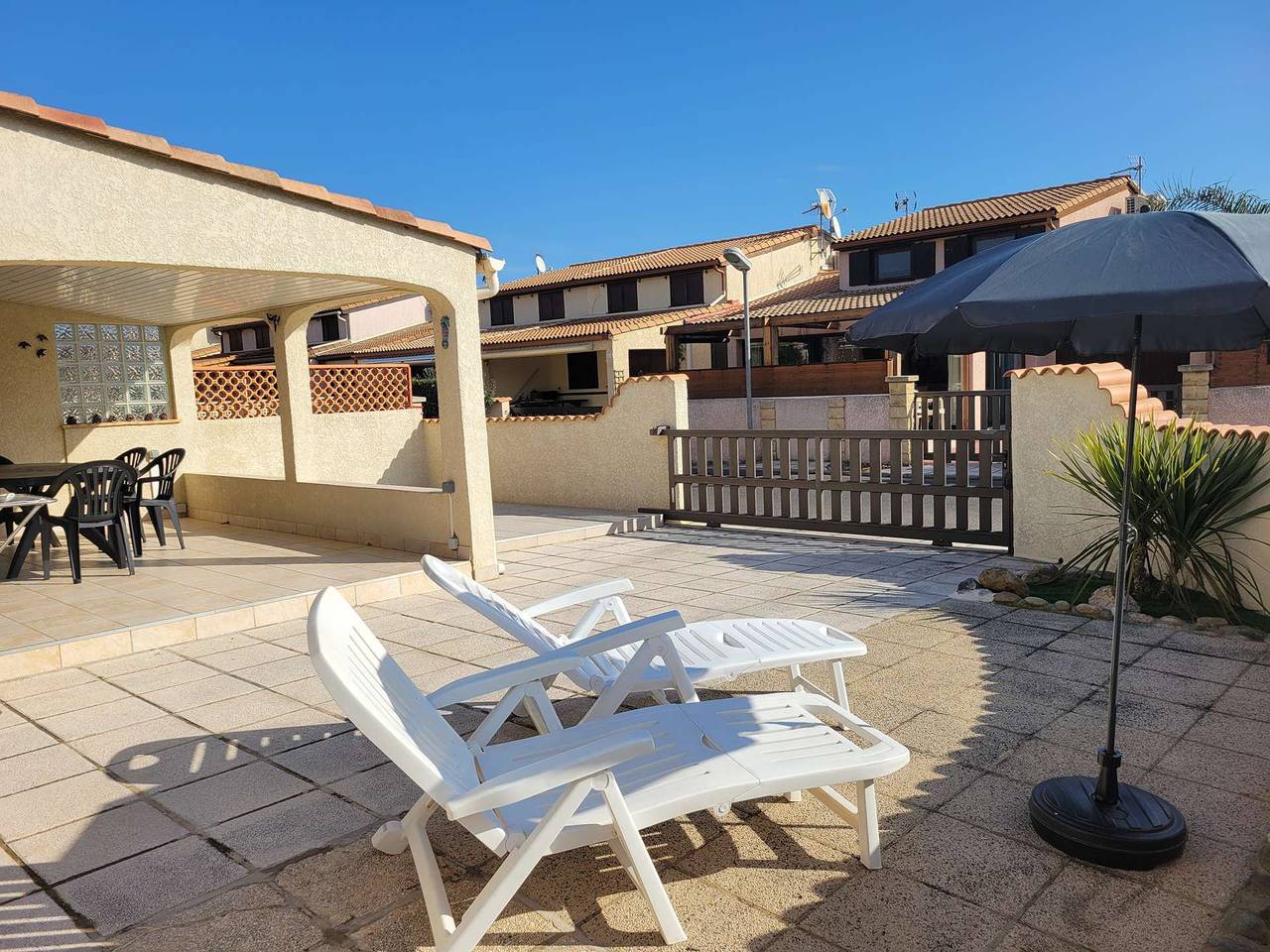 Apartamento vacacional entero, Nice corner villa located in Les Tamaris with Airco, 2 bedrooms, 4 people,Wifi, 500m from the beach of Portiragnes plage in Portiragnes Plage, Portiragnes