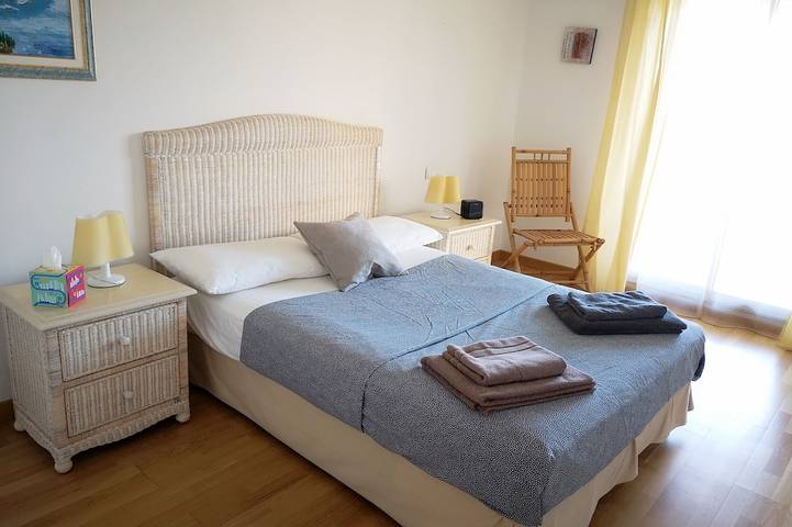 Apartamento entero, Cagnes sur Mer Côte d'Azur terraza frente al mar piscina en el estacionamiento del parque in Cros de Cagnes, Cagnes-sur-Mer