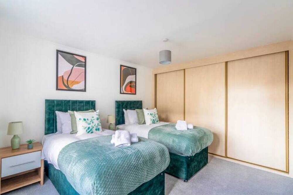 Ganze Wohnung, Large Sea View 2 bedroom Sleeps 6 - Free Parking in Bournemouth, Südwestengland