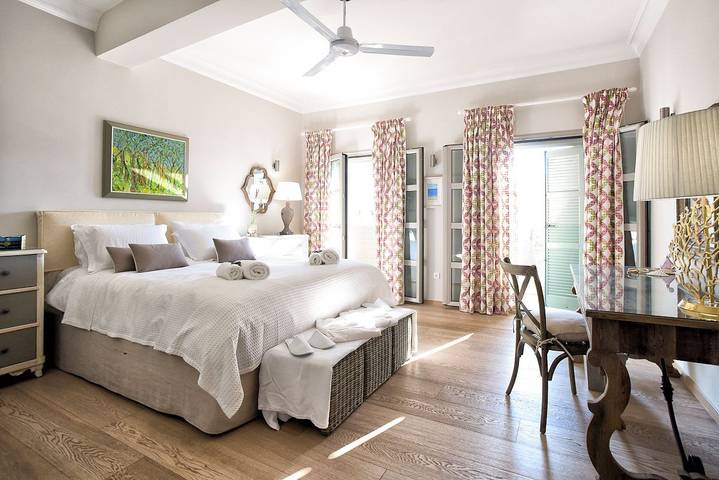 Location de vacances pour 12 personnes, avec terrasse ainsi que jardin et jacuzzi dans Kassiopi - 4