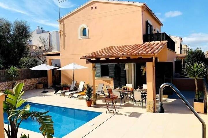 Villa pour 6 personnes, avec Balcon ainsi que Jardin et Piscine à Cala Romantica