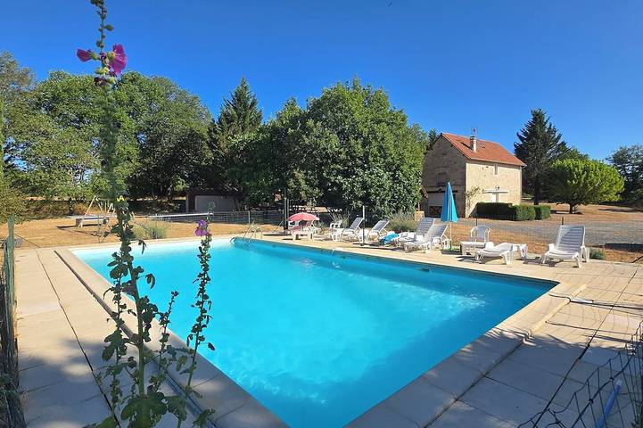 Maison de vacances pour 23 personnes, avec Terrasse et Jardin à Thenon