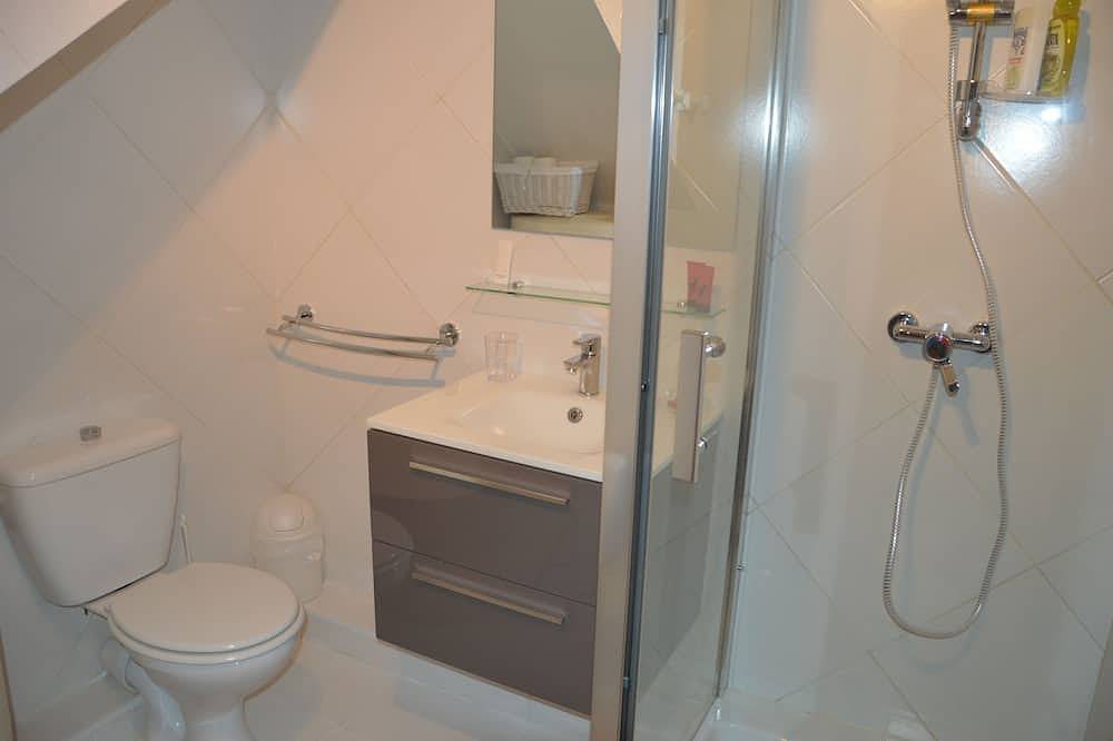Appartement entier, Appartement indépendant de 2 pièces dans villa avec piscine in La Gaude, Côte méditerranéenne (France)