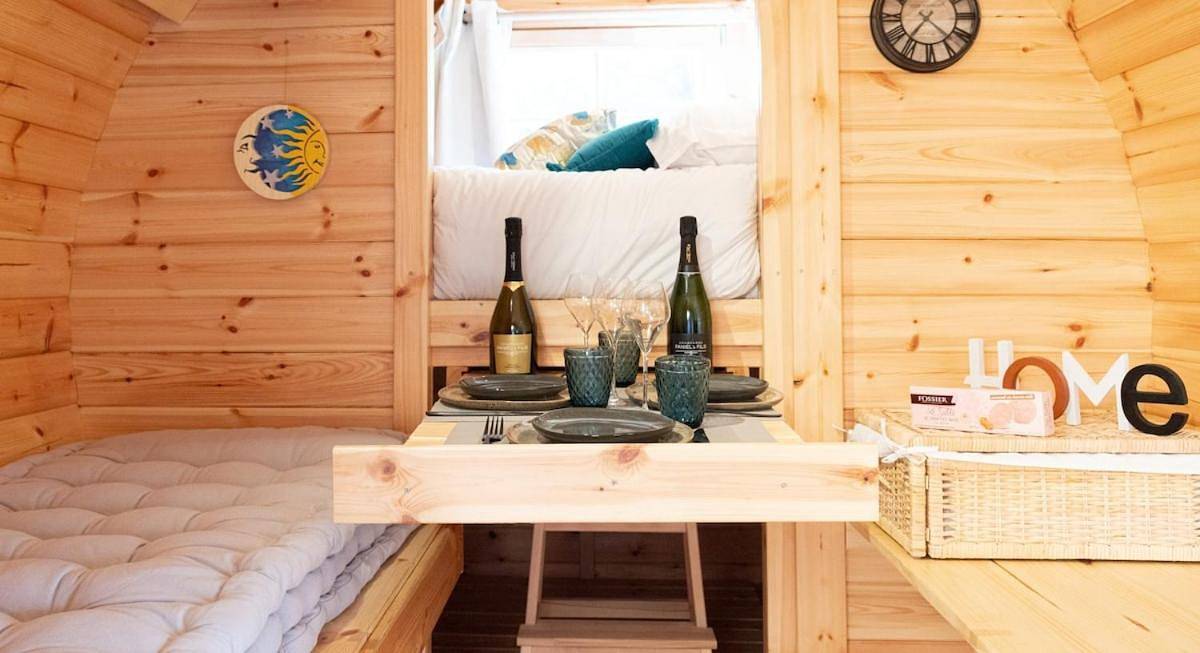 Appartement entier, Nuit insolite : tonneau enchanté in Cormoyeux, Parc naturel régional de la Montagne de Reims