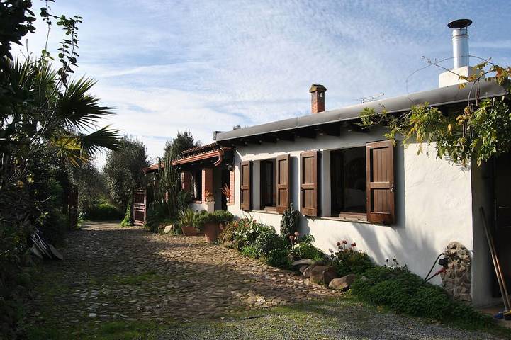 Chalet per 5 persone, con idromassaggio e giardino nonché terrazza, con animali domestici in Sud della Sardegna