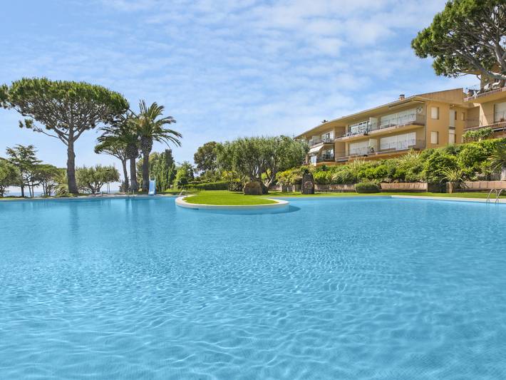 Ferienwohnung für 4 Personen, mit Terrasse und Garten sowie Pool