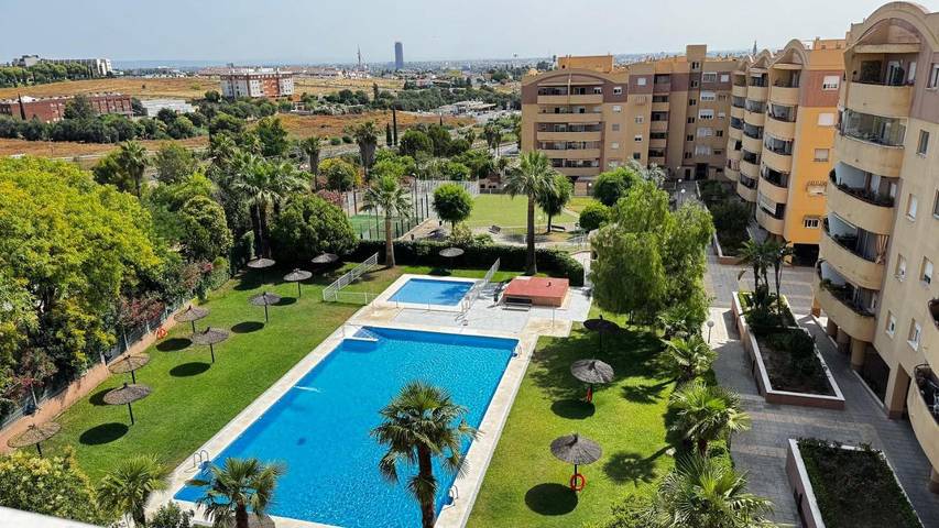 Apartamento de vacaciones para 4 personas, con vistas y jardín además de terraza y piscina - 1