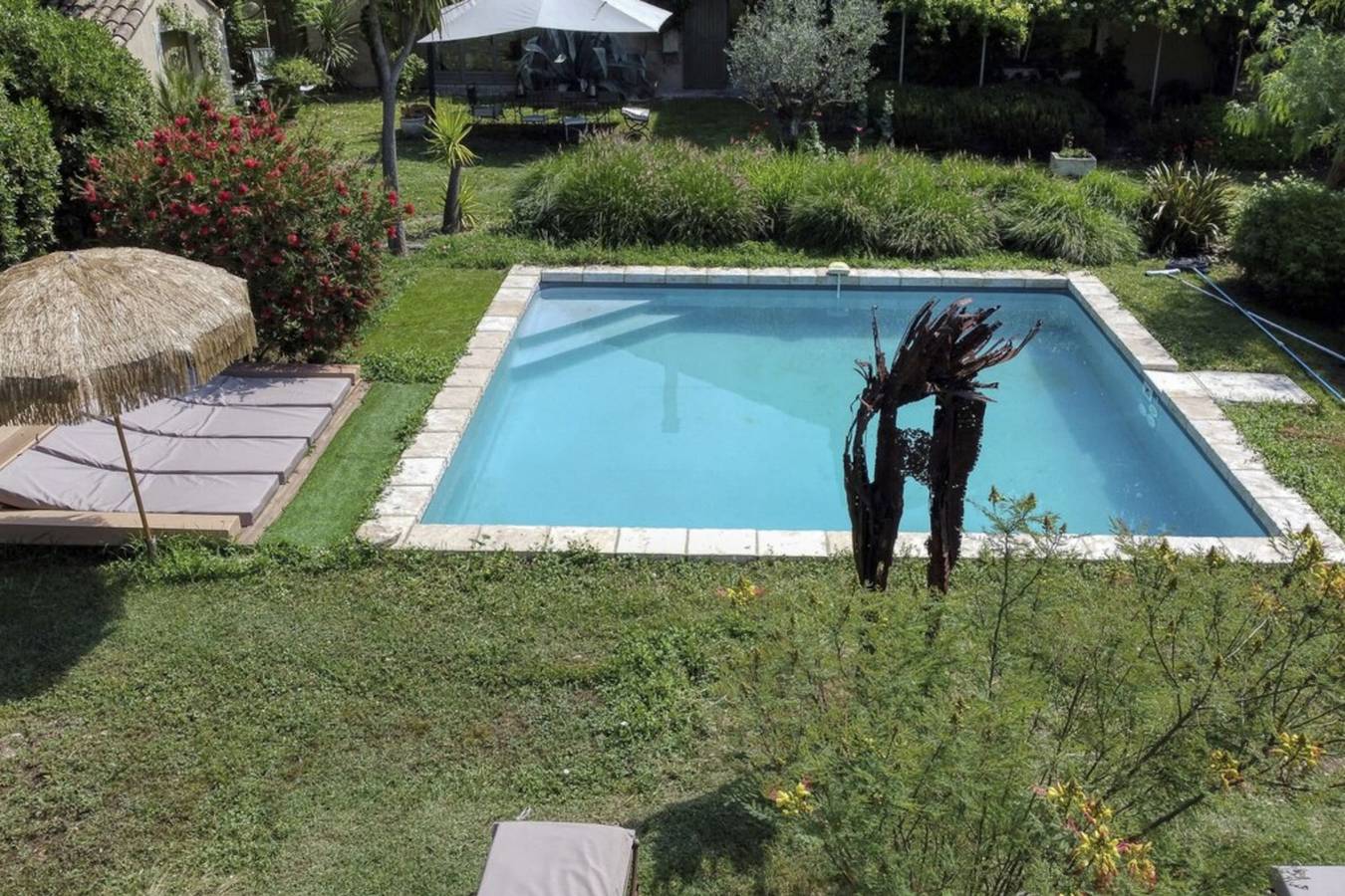 Entire holiday apartment, Vent de Bohème             in Cabannes, Arles region