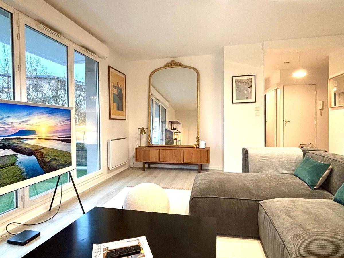 Appartement entier, Lumiere- Appartement Design et Élégant in Chartres-de-Bretagne, Région de Rennes