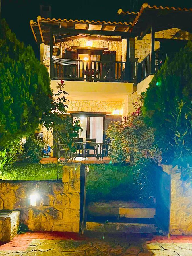 Location de vacances pour 4 personnes, avec vue et jardin à Afitos