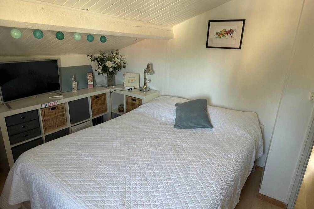 Ganze Wohnung, Charming apartment with garden and jacuzzi 3 minutes from the beach in Marseillan-Plage, Marseillan