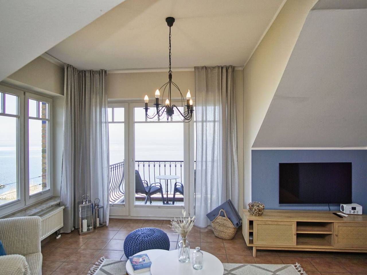 Ganze Ferienwohnung, Haus am Meer - Ferienwohnung mit traumhaftem Meerblick - Haus am Meer Fewo 09 in Lohme, Nationalpark Jasmund