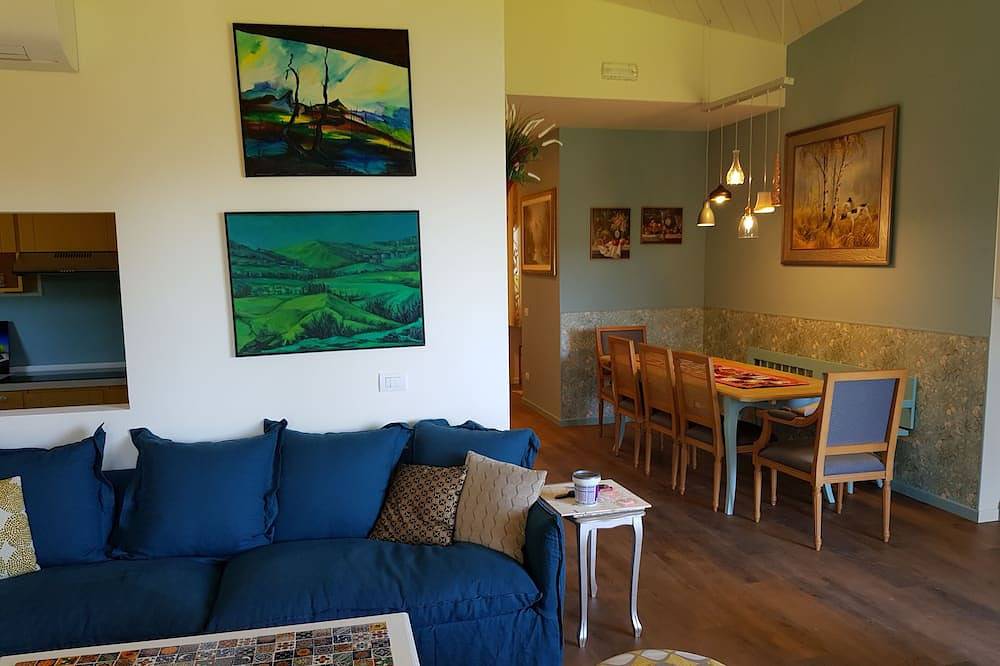 Independent part of a villa. Large private park with swimming pool. Magnificent view in Sale Marasino, Catena Bresciana Occidentale