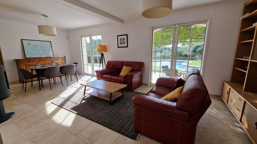 Location de vacances pour 8 personnes, avec terrasse et piscine, animaux acceptés à Aurons - 3