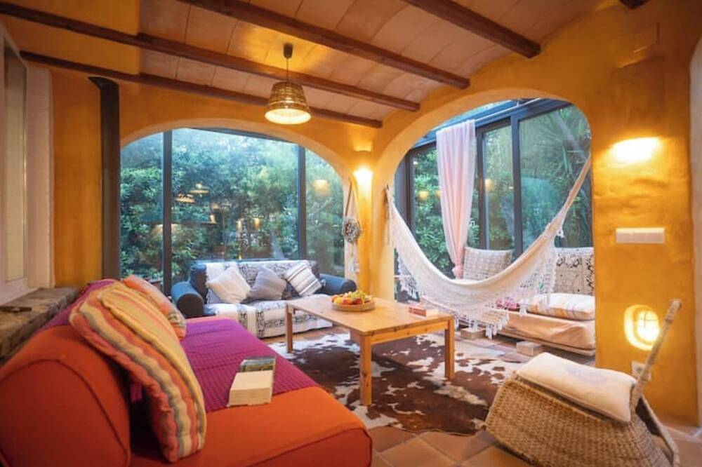 Apartamento entero, Inusual Villa en el bosque. Casa Armonía Natura in Camargo, Costa de Cantabria