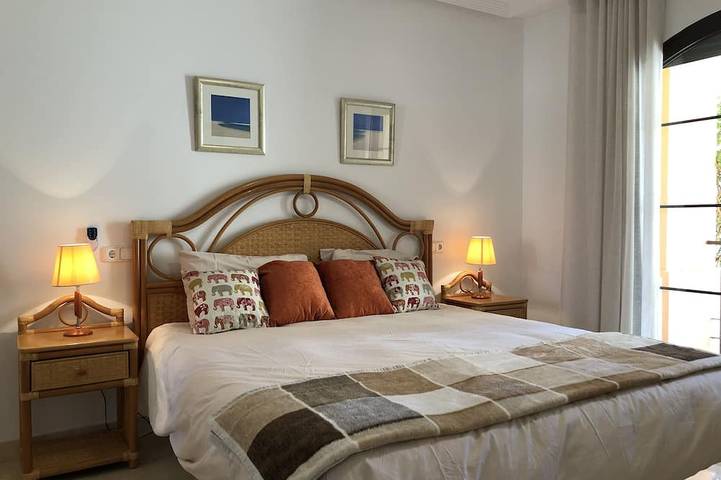 Ganze Wohnung, 3 Schlafzimmer Apartment im Golf & Country Club Resort in Los Arqueros Golf and Country Club, Benahavís