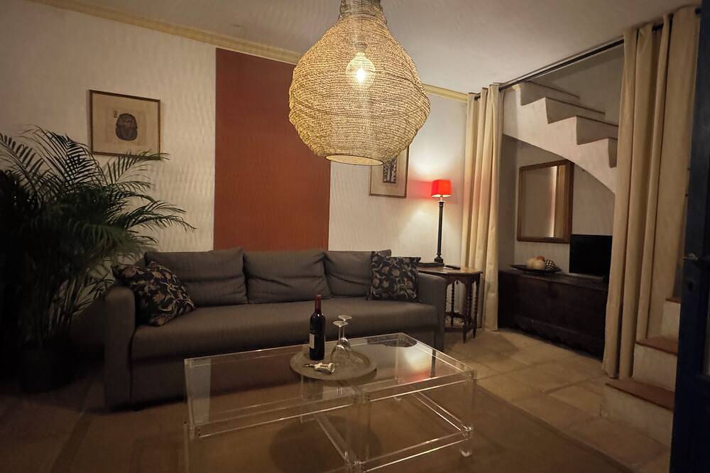 Boutique back house in Andalusian  town home in wonderful Pizarra with Ac in Pizarra, Málaga Provincie