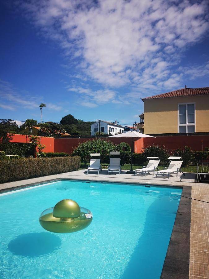 Casa de férias para 4 pessoas, com piscina e jardim e ainda jacuzzi na Ilha de São Miguel