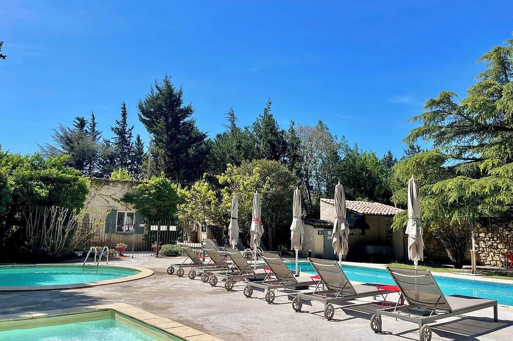 Gîte pour 8 Personnes dans Carpentras, Parc naturel régional du Mont-Ventoux