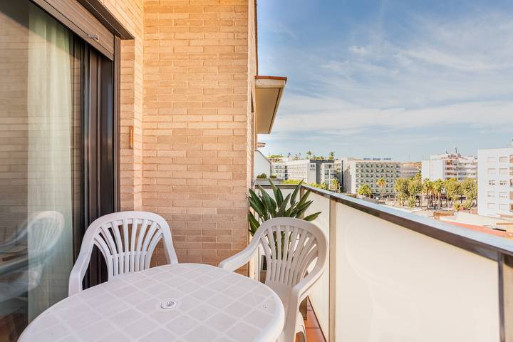 Apartment 'Verano Go2lloret' with Mountain View, Wi-Fi and Air Conditioning