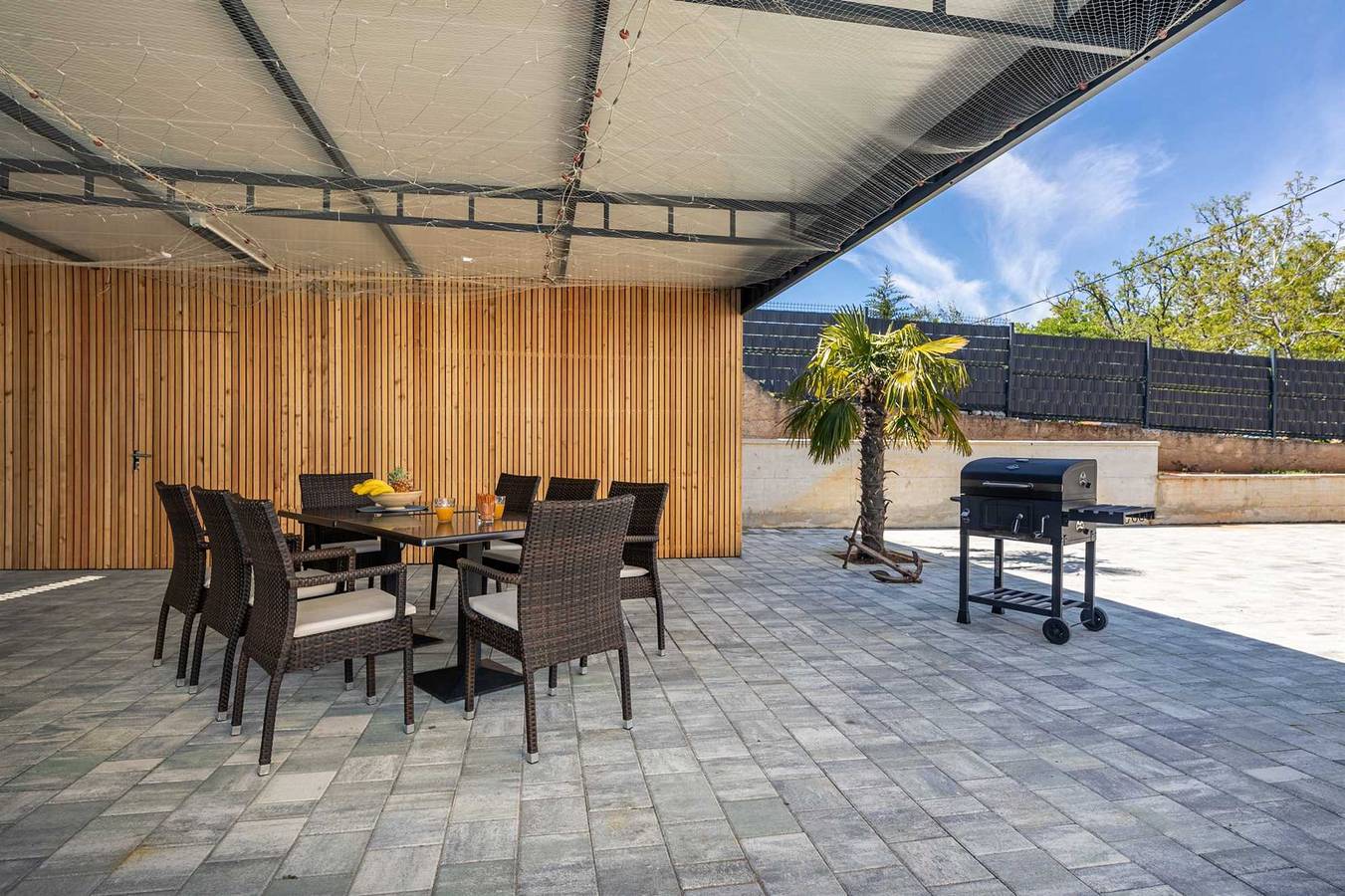 Villa George mit beheiztem Schwimmbad in Hlapa, Krk