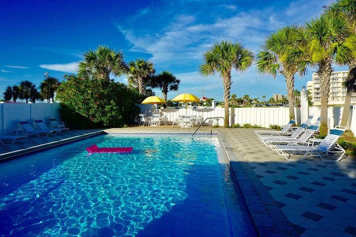 Vacation rental for 4 people, with pool and yard as well as hot tub and terrace in Okaloosa Island
