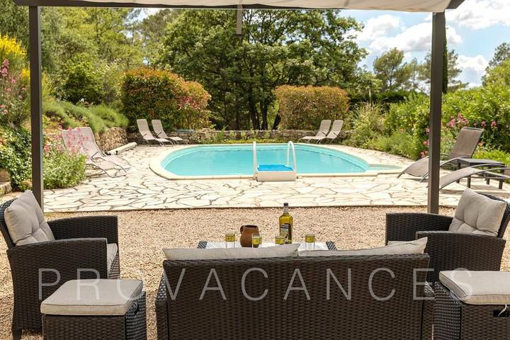 Location de vacances pour 8 personnes, avec balcon/terrasse et piscine à Tourrettes - 4