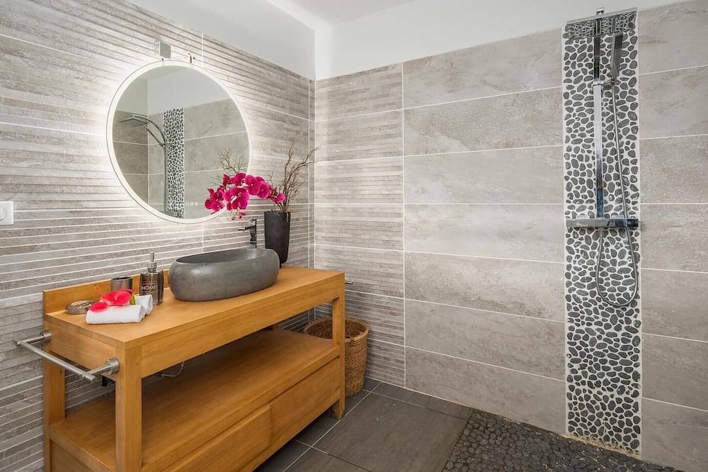 Villa The Blue Giraffe, Near the Soufrière Volcano in Gourbeyre, Guadeloupe (Caribbean)