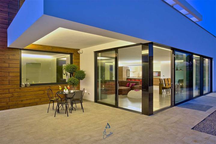 Lebendige, moderne 5-Zimmer-Villa für 10+2, mit Pool und Meerblick in Visnjan, Općina Višnjan