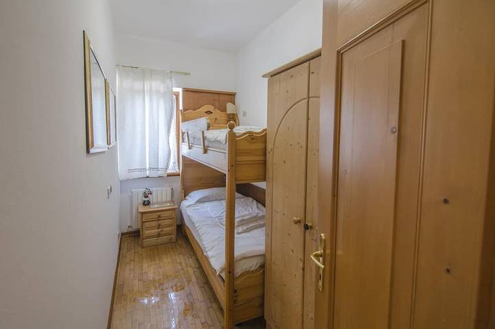 Ganze Wohnung, Ground floor flat with a small terrace in the heart of San Vito di Cadore in San Vito di Cadore, Dolomiti Superski