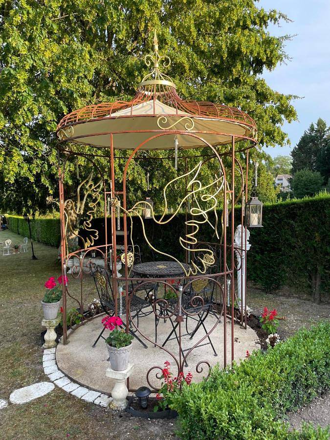 One or Two Bedroom Suite with Garden View in Valençay, Vallée de la Loire