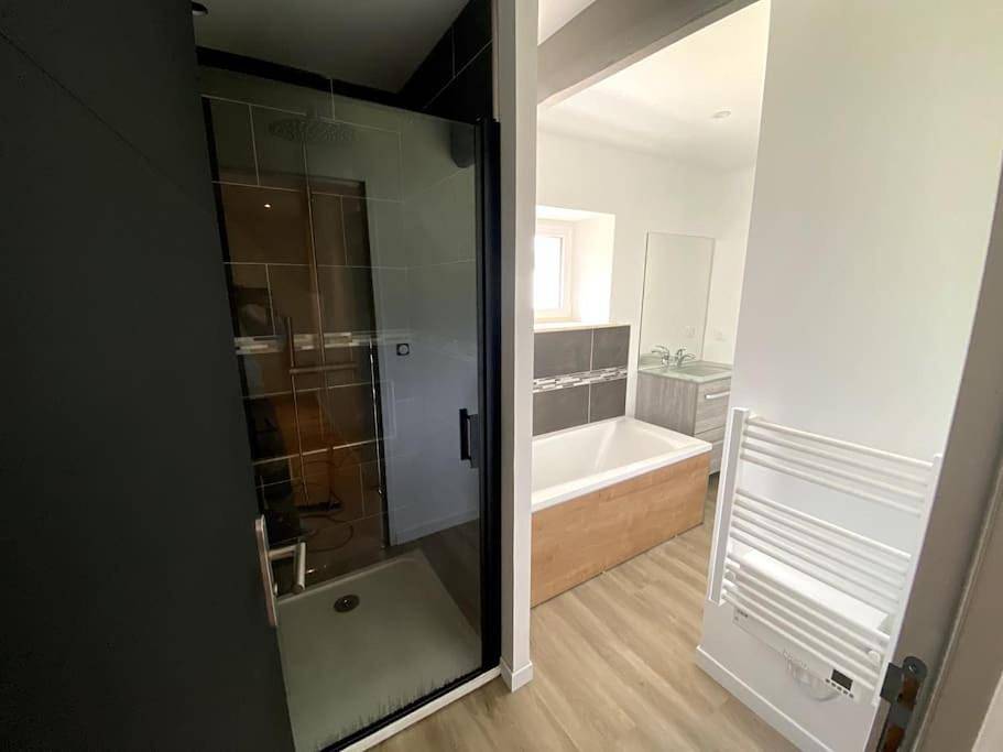 Two-Bedroom House in Miniac-Morvan, Région de Saint-Malo