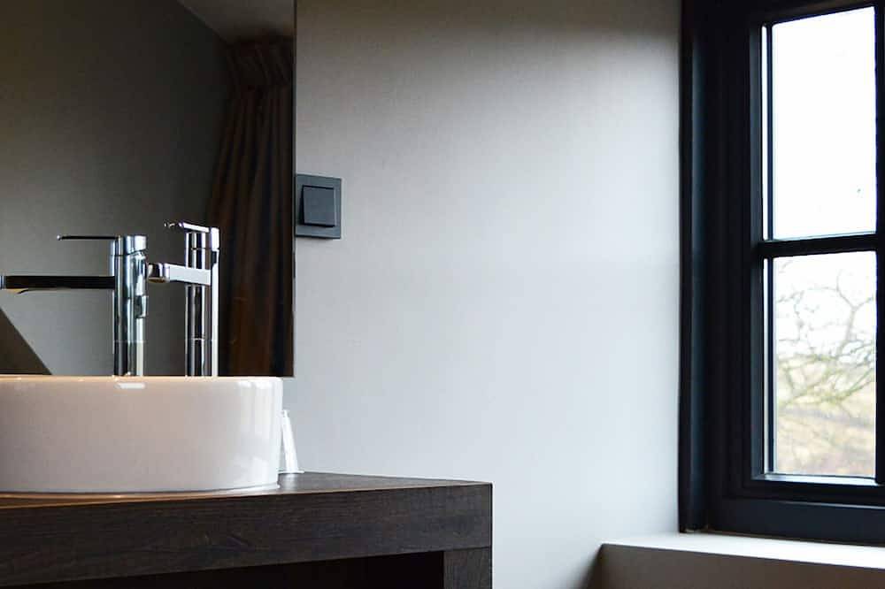 Prime Location Near City Center, Local Hotspots, Beach Vibes & Outdoor Adventure in Wassenaar, Stadsgewest Haaglanden