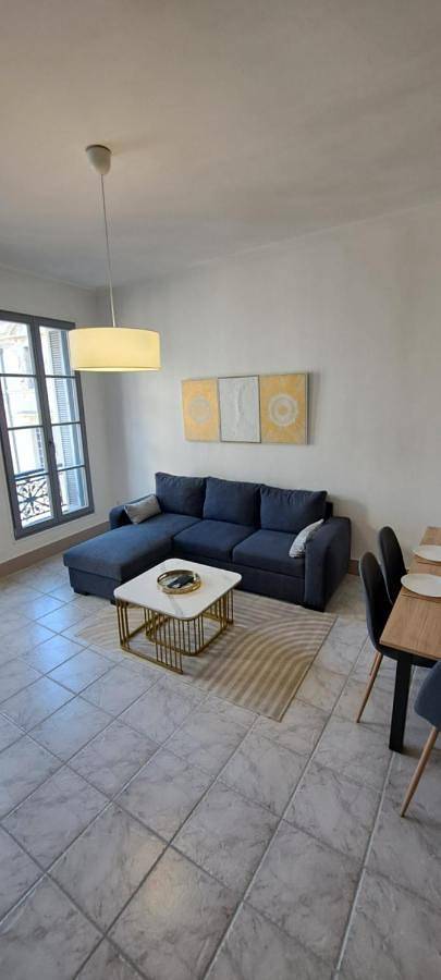 Gîte pour 7 personnes, avec balcon dans Arenes De Nimes - 2